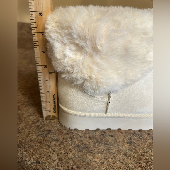 Very G Sherpa Top Slip On Boots Size 11 Nude Platform Heel Lightweight - Picture 11 of 14